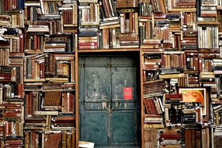 Knihomol s desítkami tisíc knih: Filip Turek opět perlil - Médium.cz